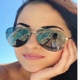 Dropyournumber from Zurich | Woman | 39 years old | Capricorn