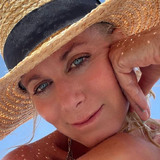 Vicki from Minneapolis | Woman | 63 years old | Pisces